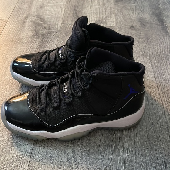Jordan 11 Space Jams - Picture 2 of 4